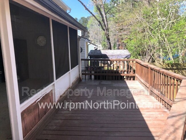 Building Photo - 676 Anderson Walk