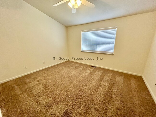 Building Photo - 1420 Chiltern Ct