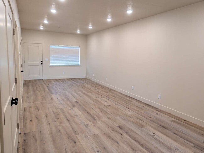 Building Photo - Now Leasing – Modern 2 Bedroom, 2 Bath Apartment at Sunrise Village