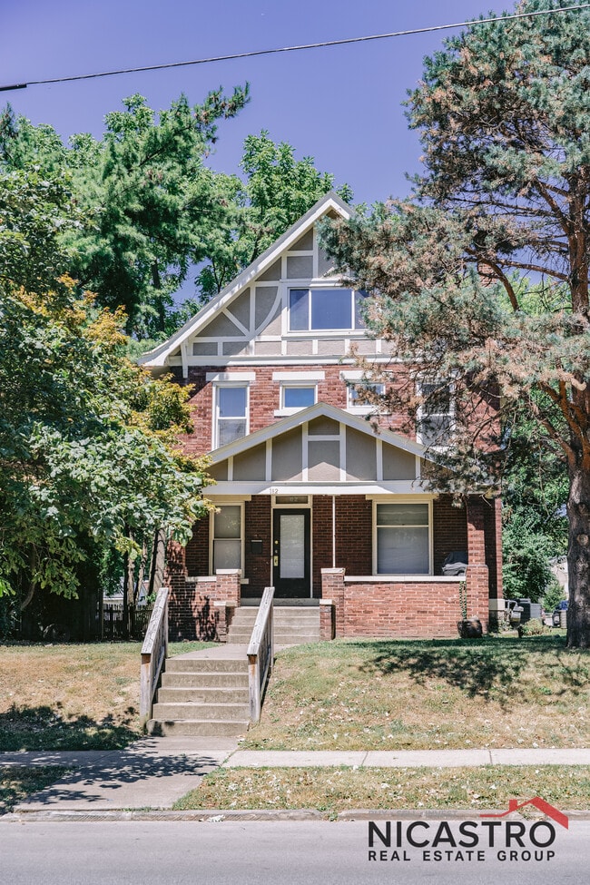 Building Photo - 182 E Lane Ave