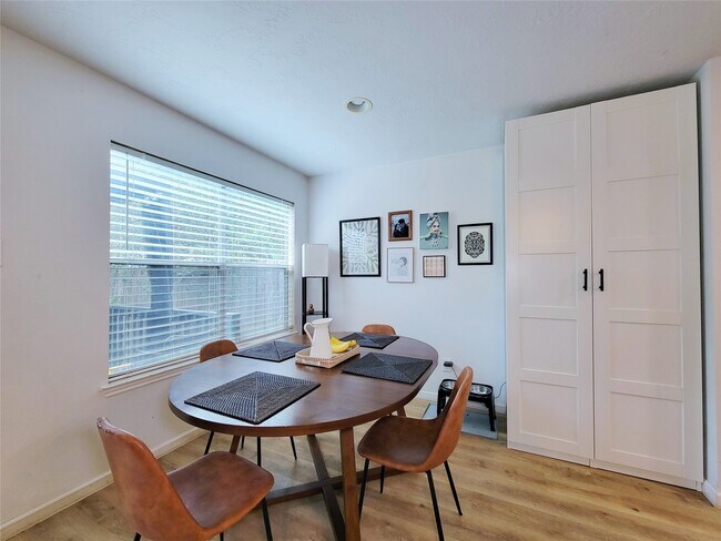 Building Photo - 42 Wineberry Pl