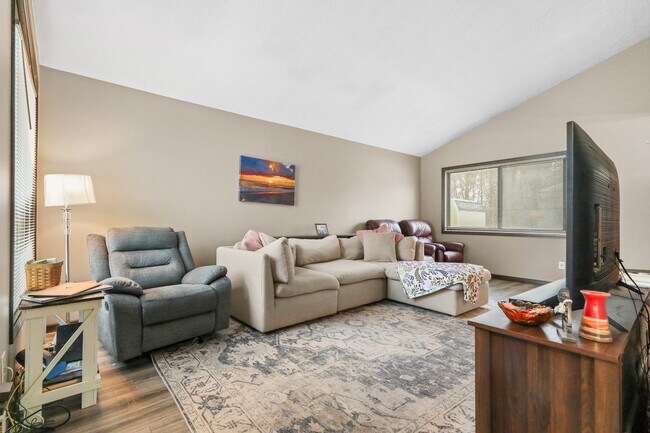 Living Room - 1098 Big Valley Dr