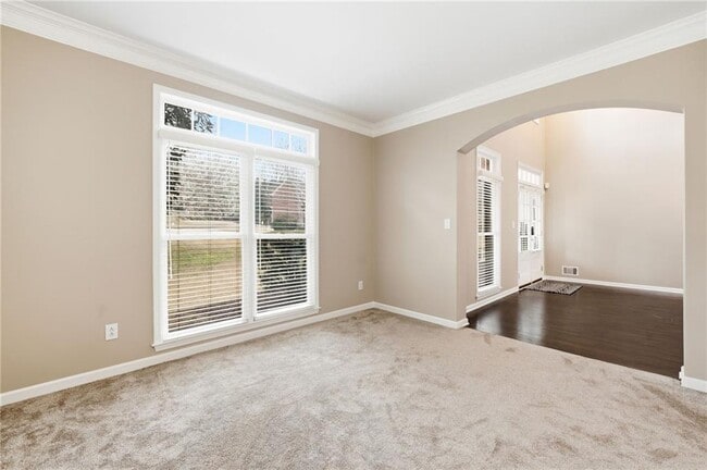 Building Photo - 310 Stoneleigh Dr SW