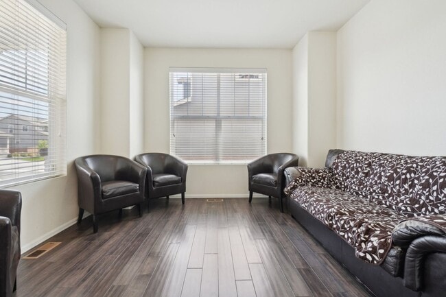Building Photo - 4 bed 3.5 bath house located in Thornton!!
