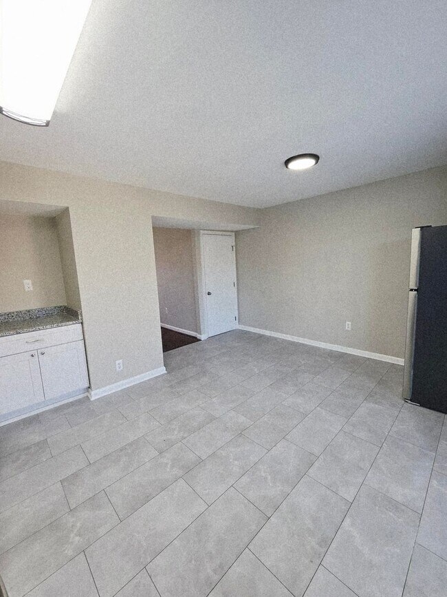 Building Photo - Newly Renovated 2-Bedroom, 1-Bathroom Home in Beechfield