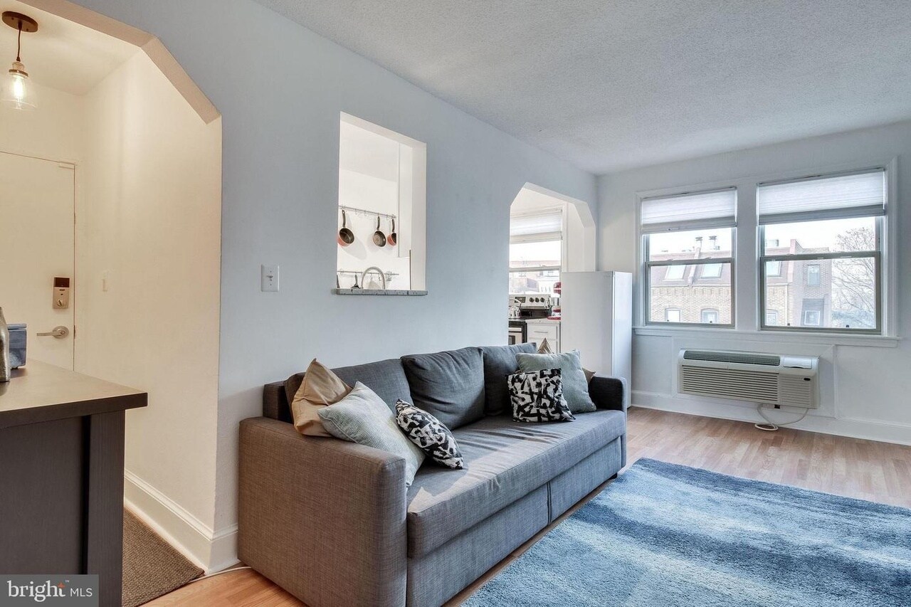Living room - 1363 K St SE