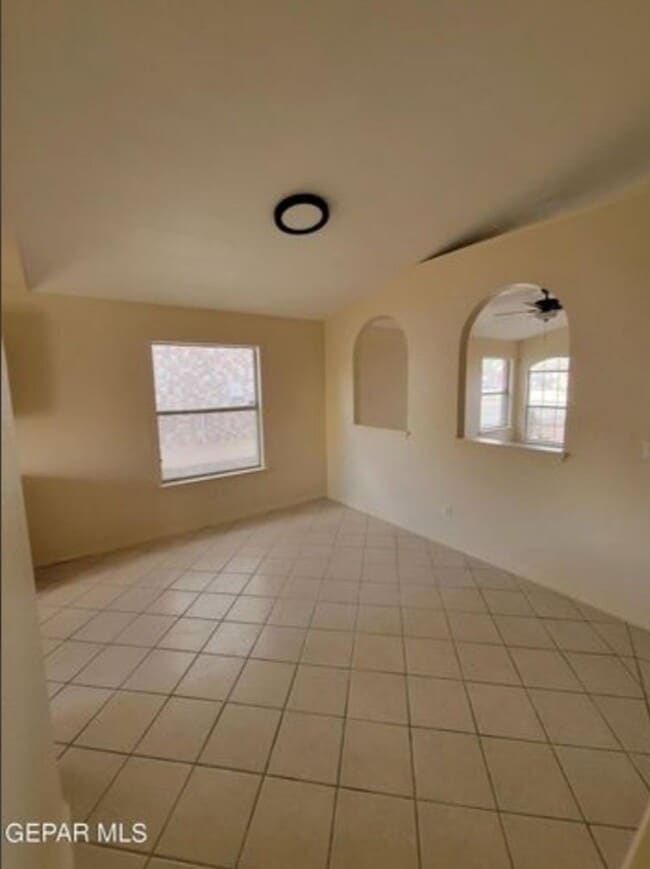 Building Photo - 12492 Wendy Reed Dr