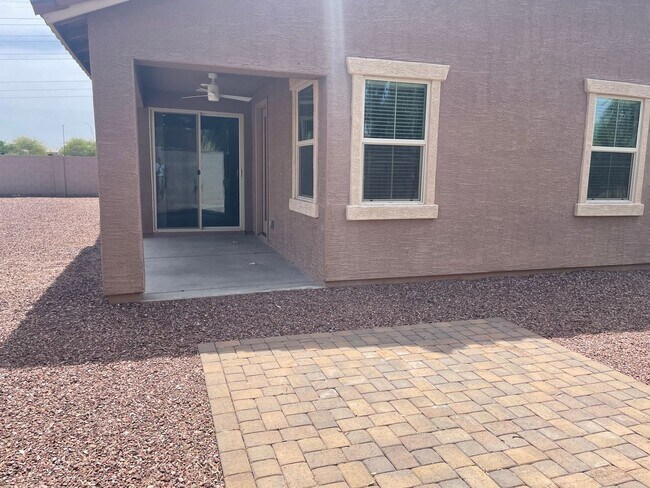Building Photo - 5 Bedroom/3 Bath Home in Chandler!