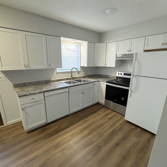 Building Photo - 623 Sycamore Cir