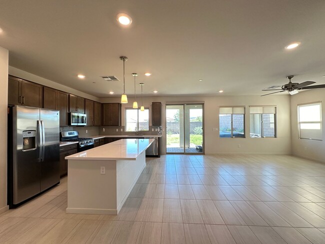 Building Photo - Summerlin West