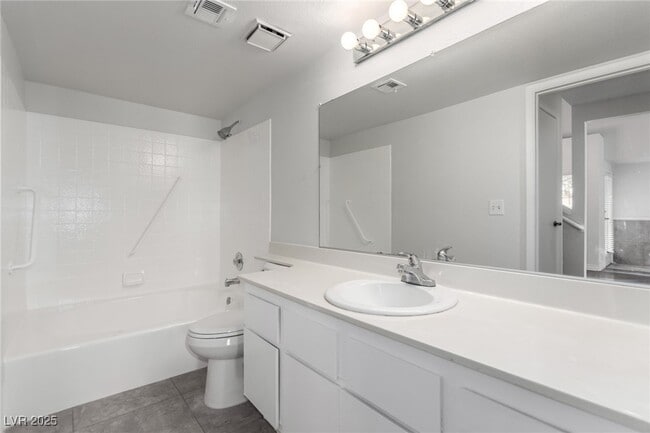 Building Photo - 5644 Vineyard Ln
