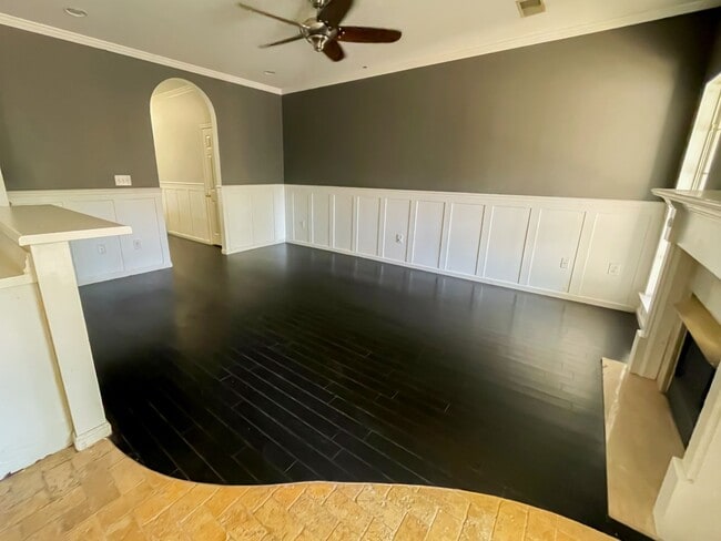 Building Photo - 4 Bedroom 2 Bath Townhouse in Pelham