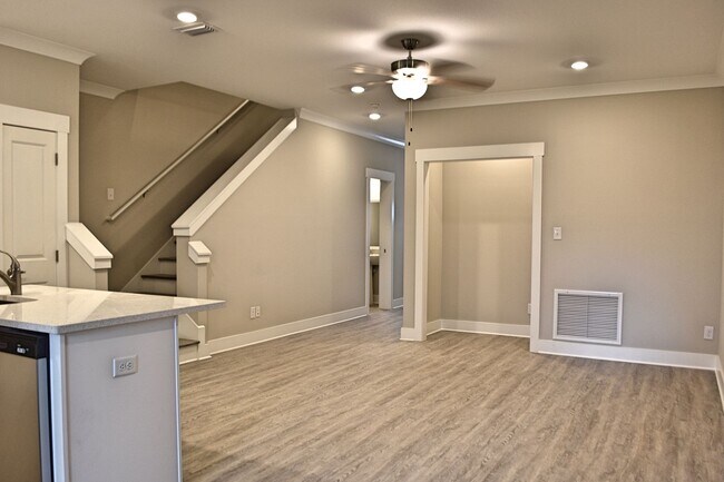 Building Photo - Brand New Garage Unit at the Verandas at Freeport