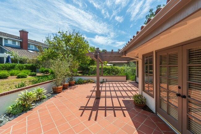 Building Photo - 16 Sausalito Cir W