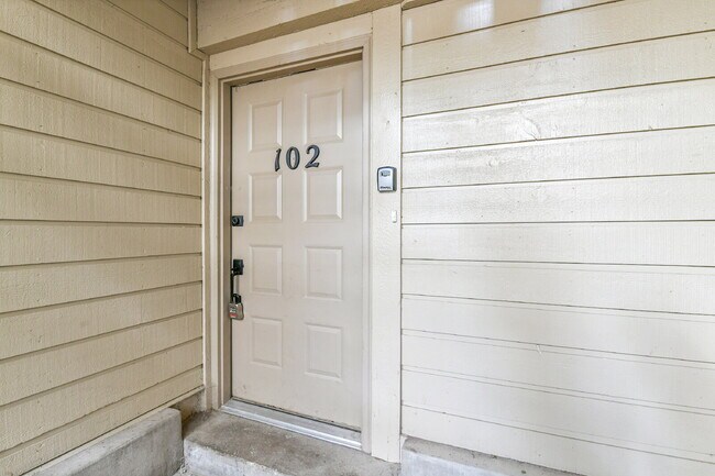 Building Photo - $1,645 - 2 Bed 2 Bath Condo in Aurora with...