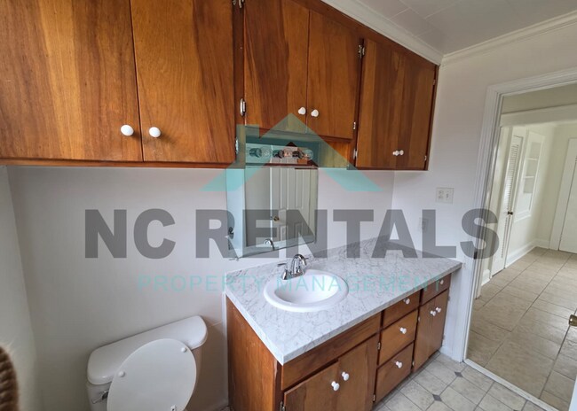 Building Photo - 312 Walter Chambers St