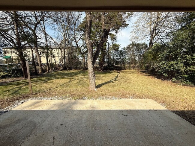 Building Photo - ** 4 Bed 2 Bath located close to Jefferson Davis High ** Call 334-366-9198 for a self showing