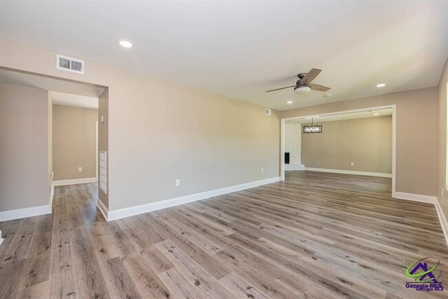 Building Photo - 401 Feagin Mill Rd