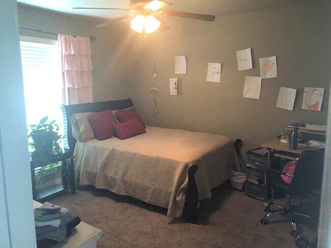 Guest bed - 337 N Sabine Pass Rd