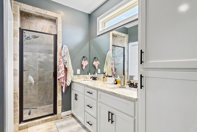 Building Photo - 103 Allisha Ct