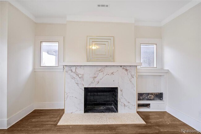 Building Photo - 1484 Virginia Park St