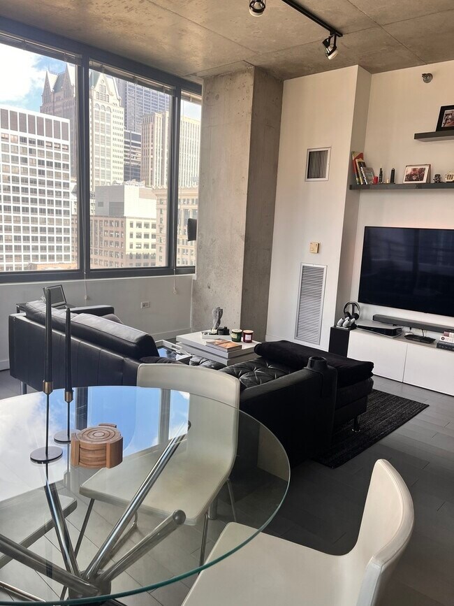 Building Photo - 235 W Van Buren St