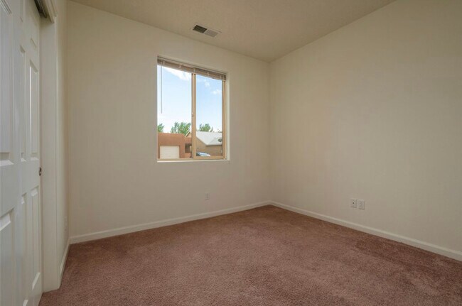 Building Photo - 10 Avenida Vista Esquisita