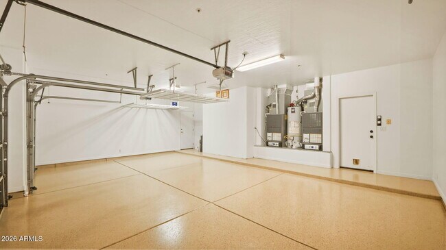 Building Photo - 8638 E Dahlia Dr