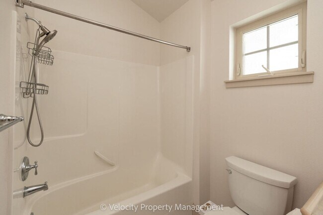 Building Photo - 2469 NW Sacagawea Ln