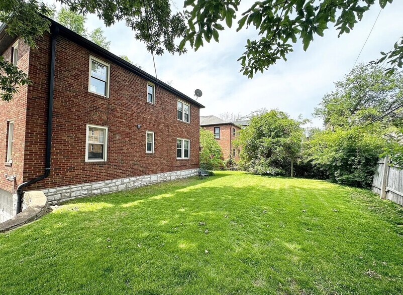 Building Photo - 7535 York Dr