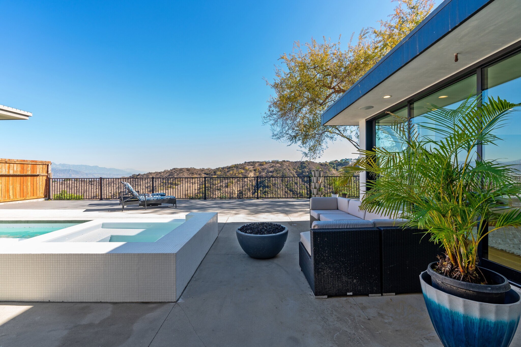 Building Photo - 3632 Beverly Ridge Dr
