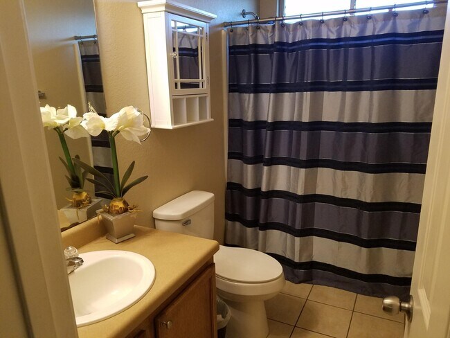 Hall Bath - 130 Easy St