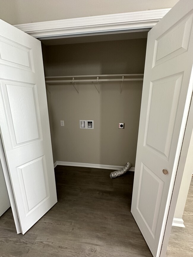 Building Photo - 305 E 22nd St