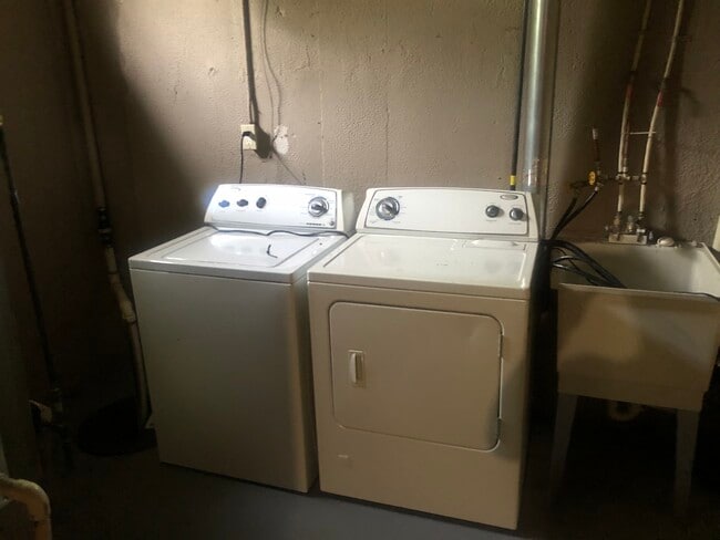 Building Photo - 10255 Wayne Rd