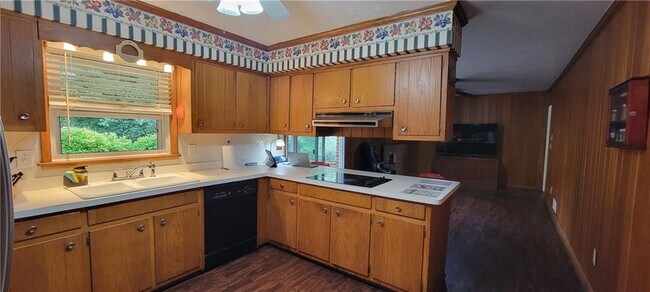 Building Photo - 1933 Silvastone Dr