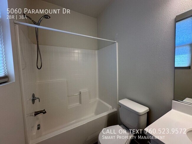 Building Photo - 5060 Paramount Dr