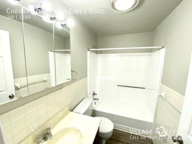 Building Photo - 225 Cherry St