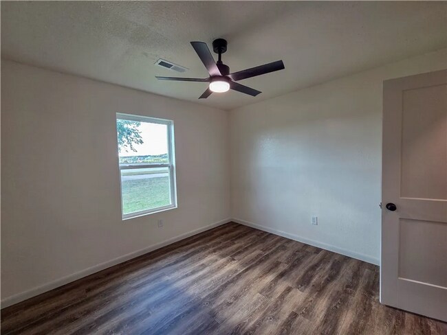 Building Photo - 412 W Swallow Cir