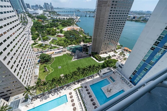Building Photo - 325 S Biscayne Blvd