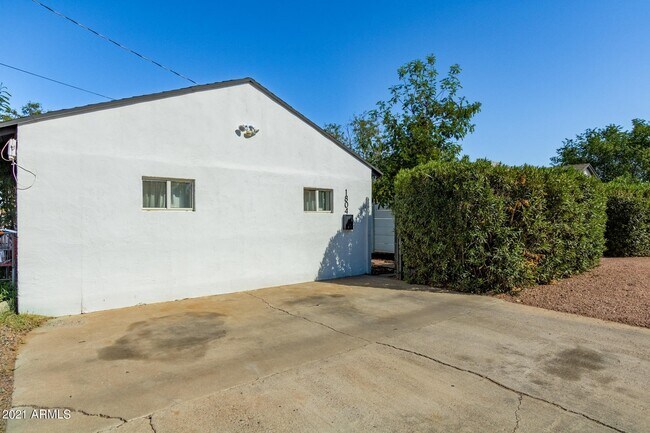Primary Photo - 1804 E Cypress St