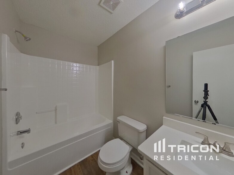 Building Photo - 6213 McIntyre Ridge Dr
