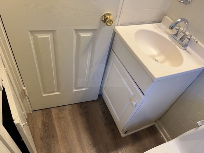 Building Photo - ***1st and 2nd Month: 2-weeks Free Rent***...