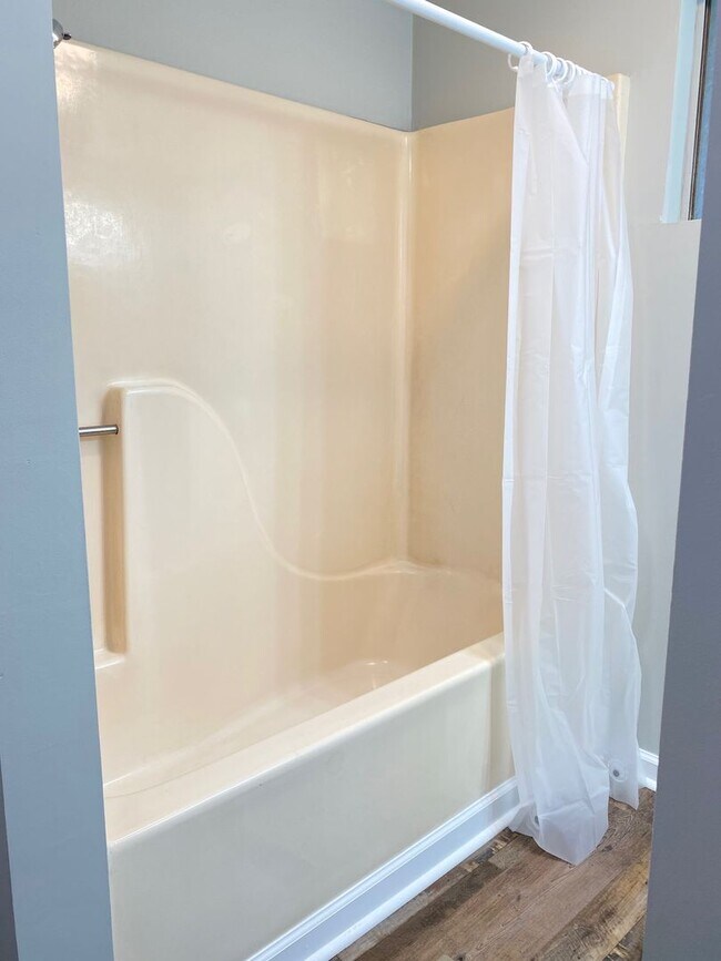 Building Photo - Quiet Country Living on 1 Acre in Murfreesboro! - 3br 2ba