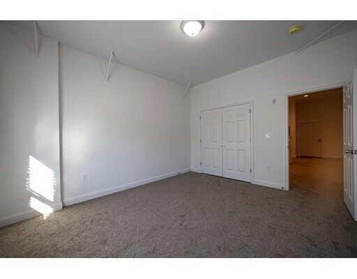 Building Photo - 2 S Grove St