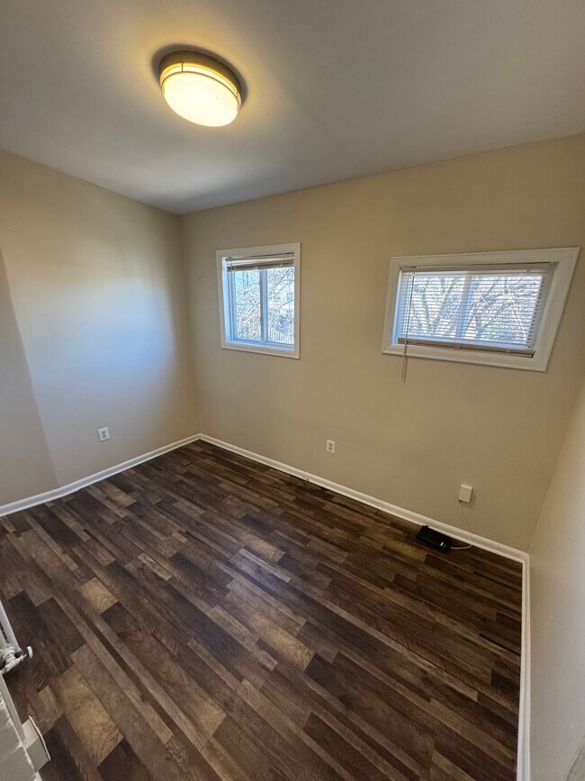 Building Photo - Move in Special! 2 Bed 1 Bath SE DC