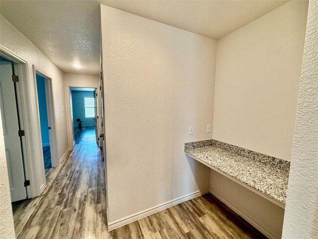 Building Photo - 301 Dolphin Dr