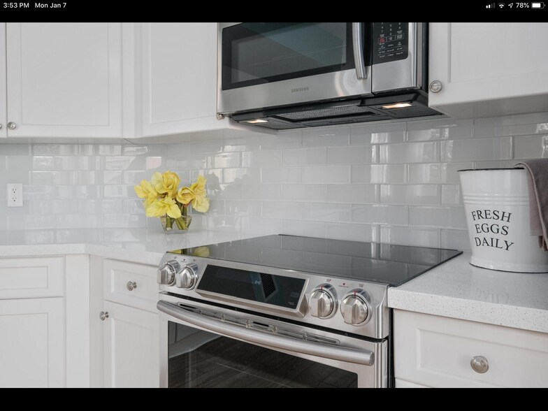 Kitchen appliances - 11041 Legacy Blvd