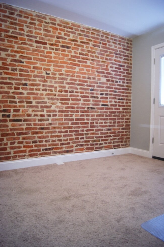 Building Photo - Charming 3 Bedroom/3 Bathroom Townhome in Canton, MD!