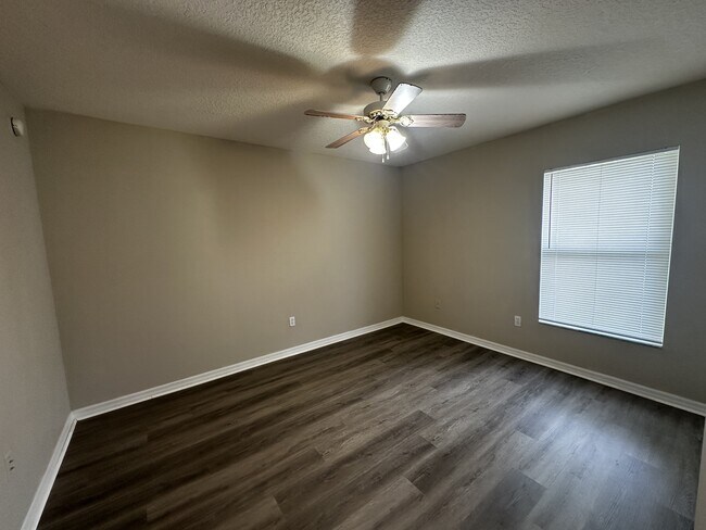 Building Photo - 9 Cedar Cir