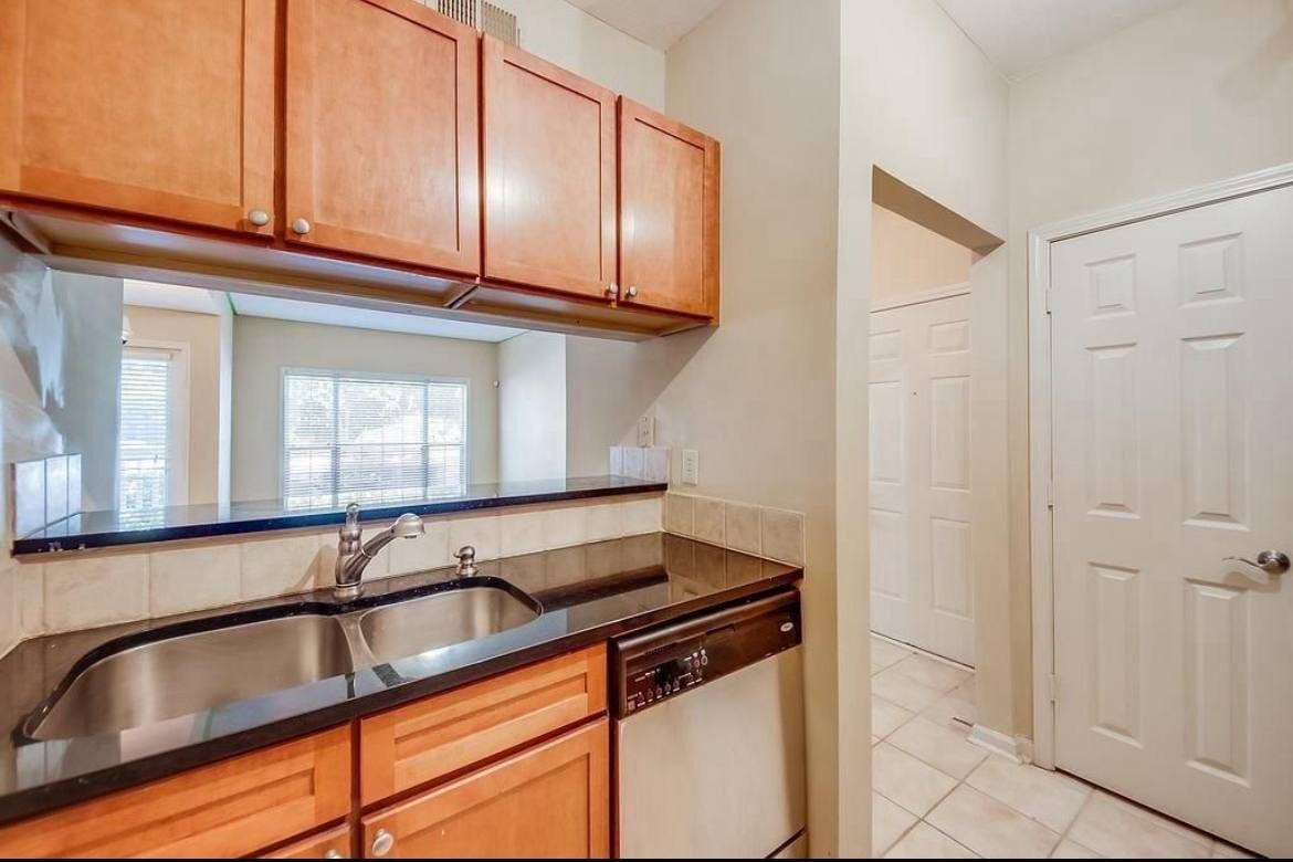 Building Photo - 1250 Parkwood Cir SE